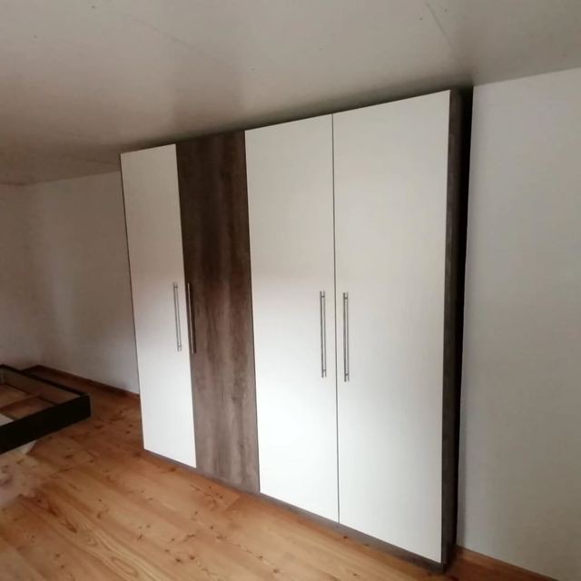 Schlafzimmerschrank im Eggerdekor Immer aus eigener Fertigung Echt-Echtler #bedroom #Schreiner #white …