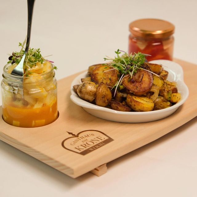 Brotzeitbrett'l für Gasthaus Krone in Weicht @kroneweicht Mit Ausfräsungen und Gratleisten. #holz …
